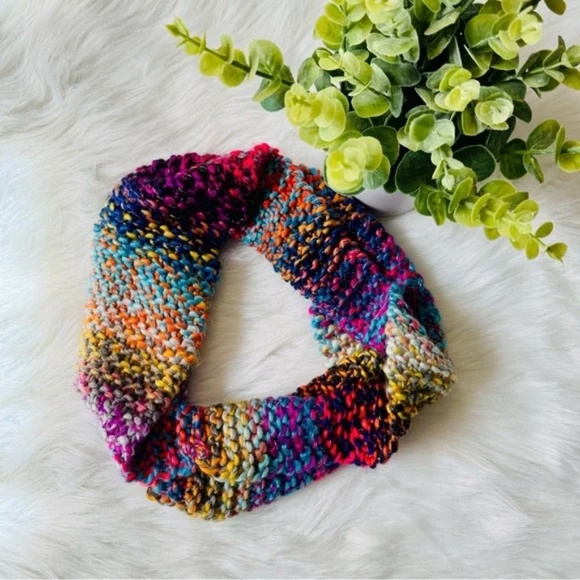 Handmade Multicolor Chunky Knit Infinity Scarf Cozy Winter Accessory One Size - Picture 1 of 8